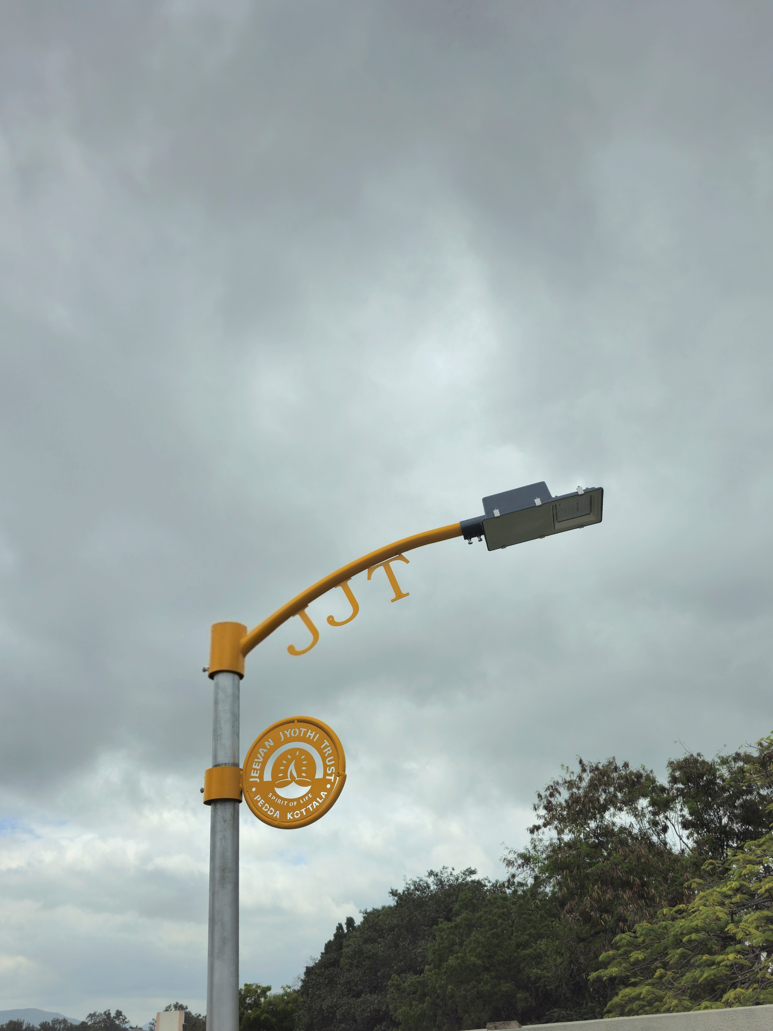 Decorative LED street light pole design 9